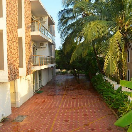 Nilaya Beach Resort Alībāg Exteriör bild